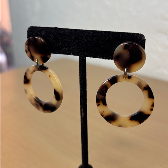 Animal print earring - Picture 5 of 6